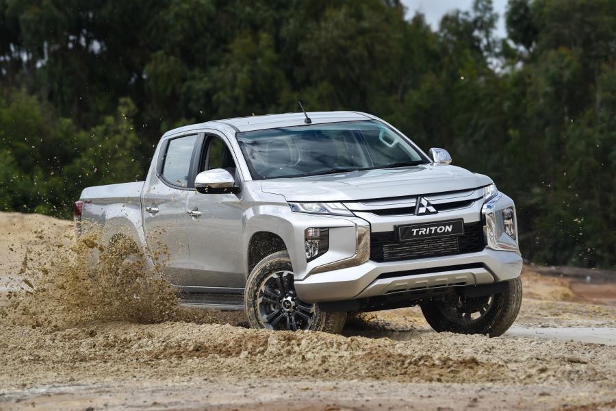  Mitsubishi Triton Double Cab 2019 года  (ZA) (фото 4 из 40)